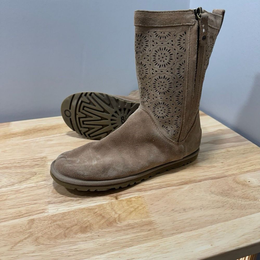 UGG Lo Pro Boots Women’s 6 Tan Beige Suede Perforated Boho Cottagecore Casual